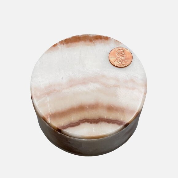 Onyx Round Box, Handcrafted with Natural Earth Tones and Natural Veining - Picture 7 of 10